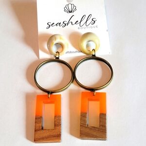 🌟Seashells Boutique Orange and Brown Earrings NEW Resin / Wood